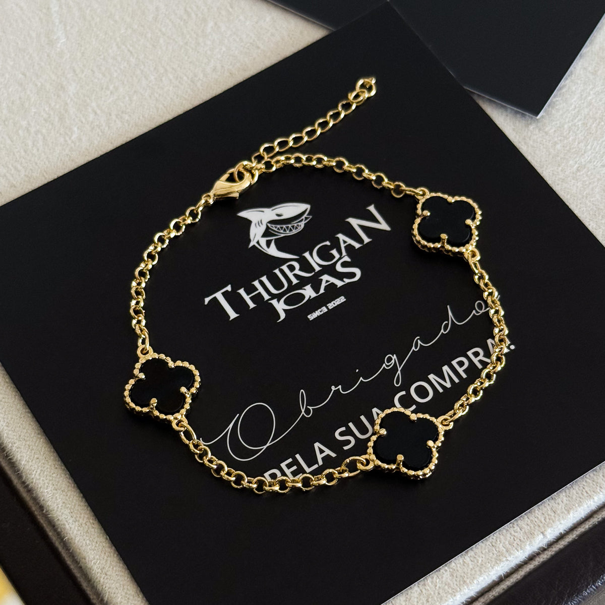 Pulseira Elo Português 2mm Trevo Ônix Banhado A Ouro 18k