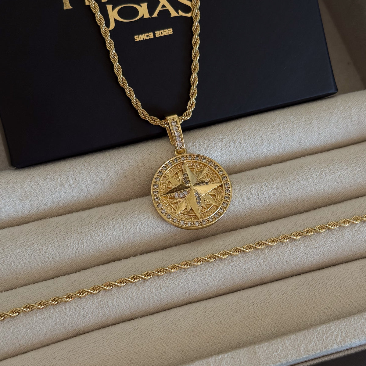 Colar Medalha Rosa Dos Ventos Cravejado P - Corrente e Pulseira Baiana Banhado A Ouro 18k