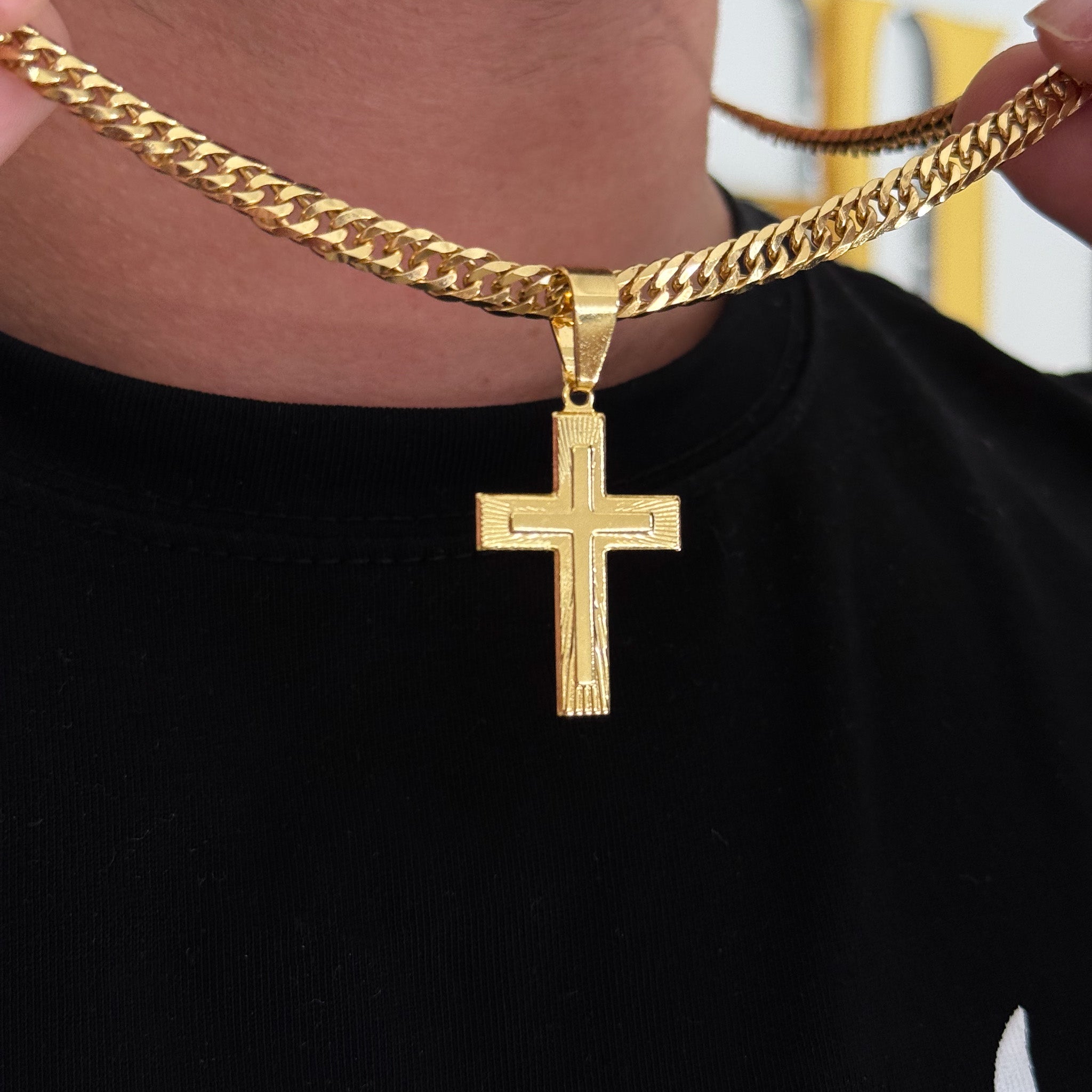 Colar Crucifixo Em Alto Relevo - Corrente Lacraia Banhado A Ouro 18k