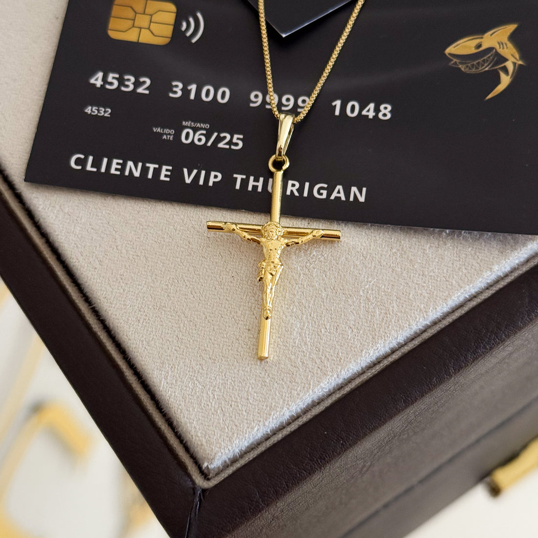 Pingente Crucifixo Palito Jesus M 4x2cm Banhado A Ouro 18k