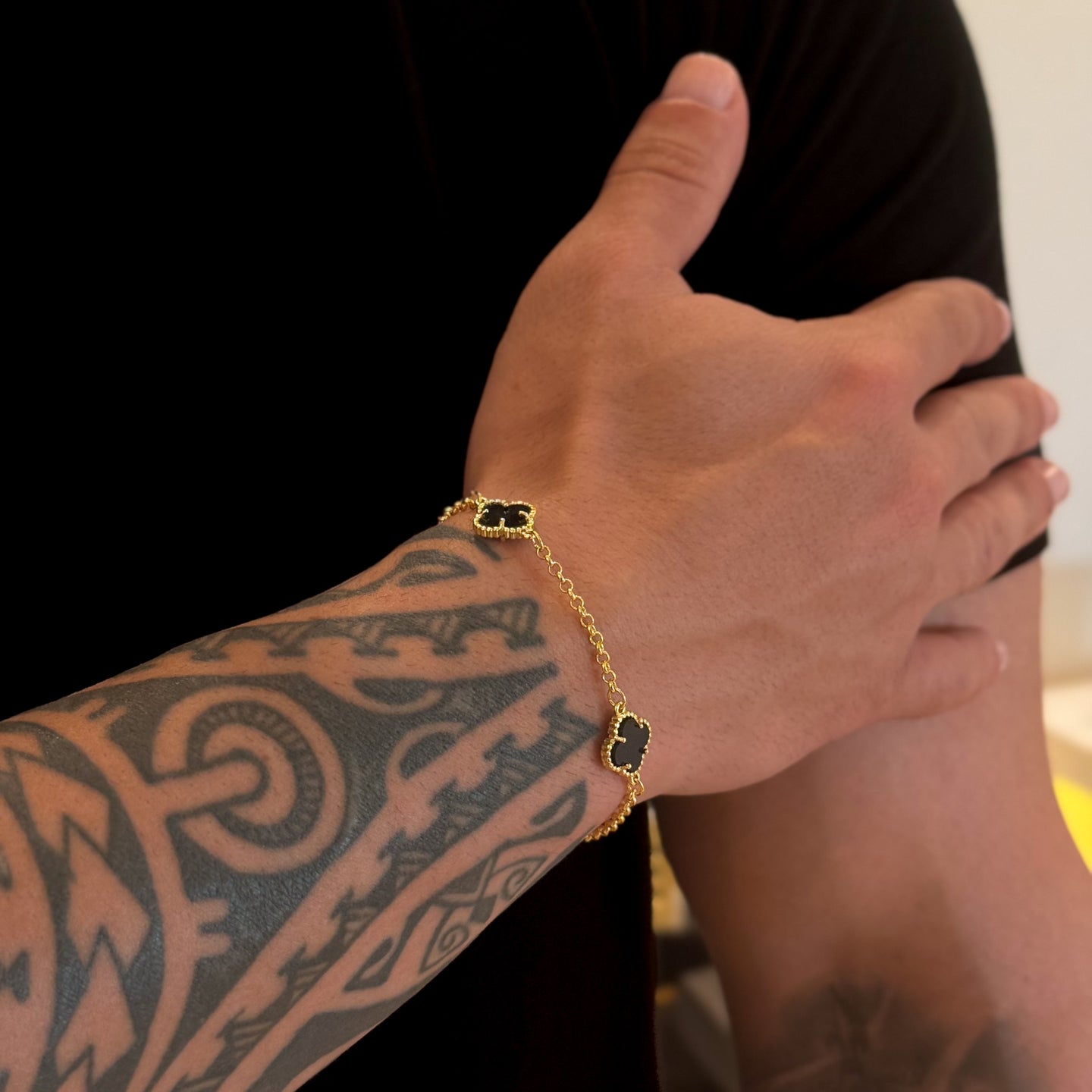 Pulseira Elo Português 2mm Trevo Ônix Banhado A Ouro 18k