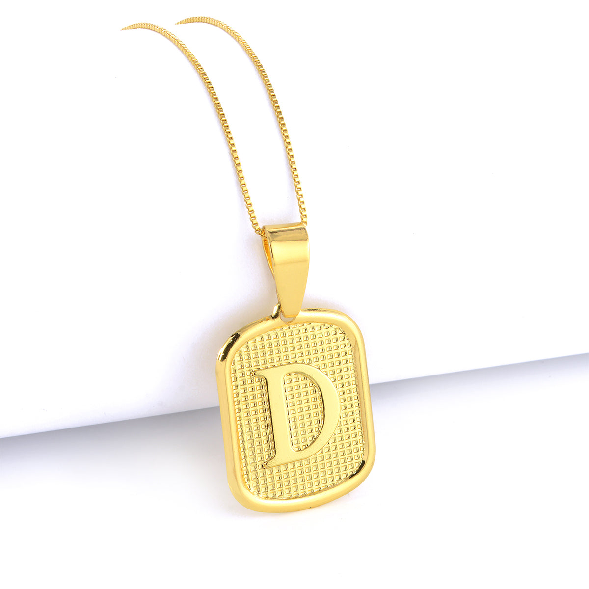 Pingente Plaquinha De Letra 3x2,2cm Banhado A Ouro 18k