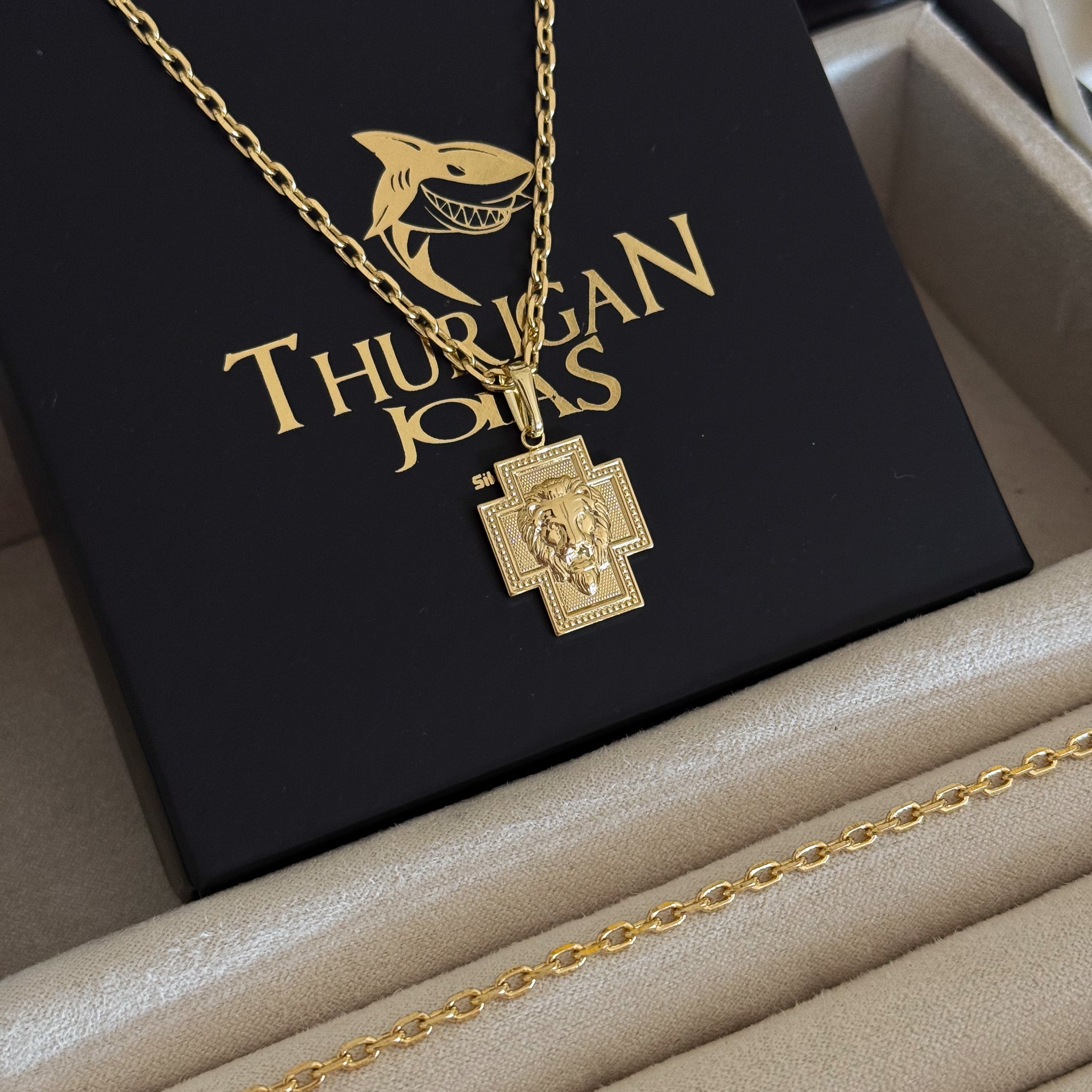 Colar Crucifixo Leão Judá - Corrente e Pulseira Cadeado 2mm Banhado A Ouro 18k