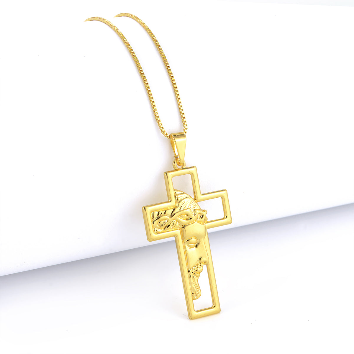 Pingente Crucifixo Com Jesus Vazado 3,5x2cm Banhado A Ouro 18k