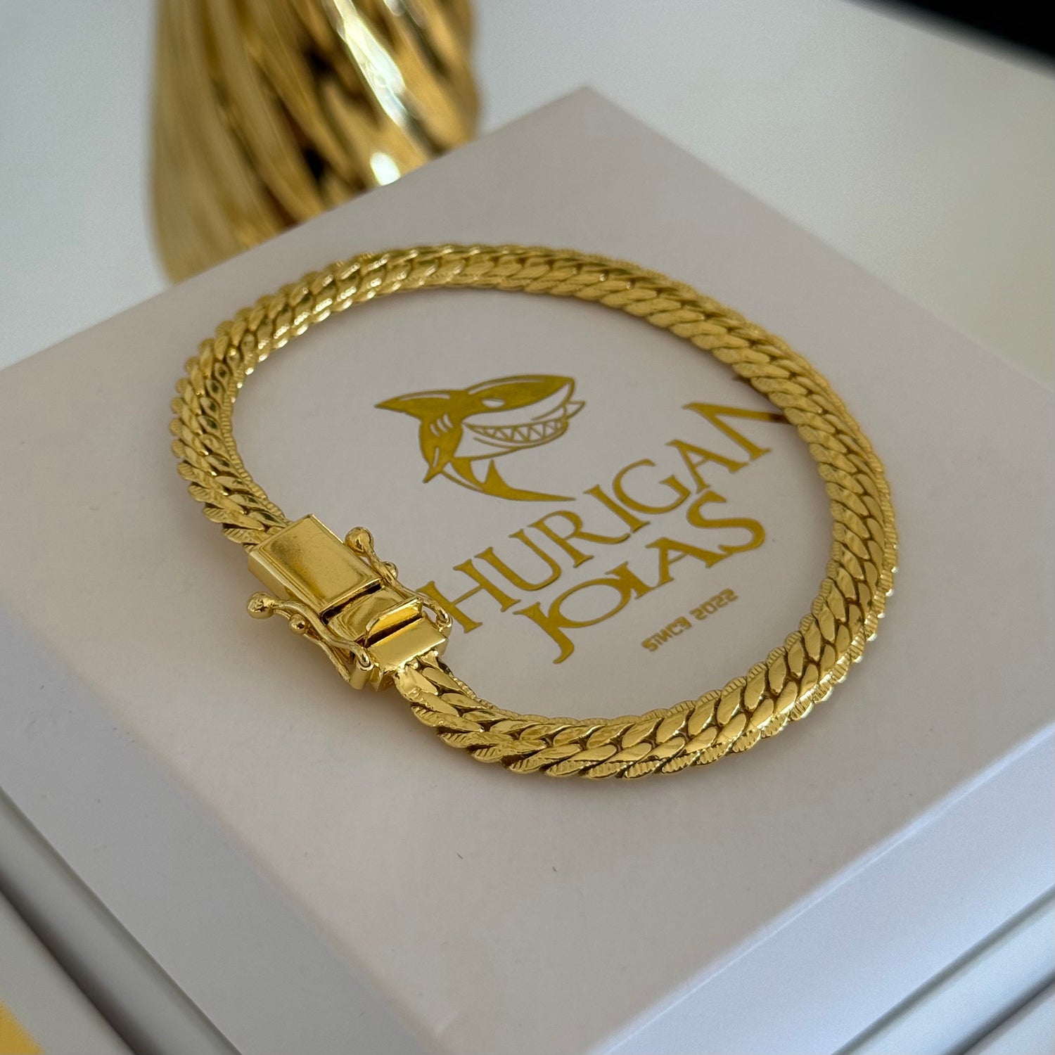 Kit Corrente e Pulseira Grumet Flat Detalhada 6mm Fecho Duplo Banhado A Ouro 18k