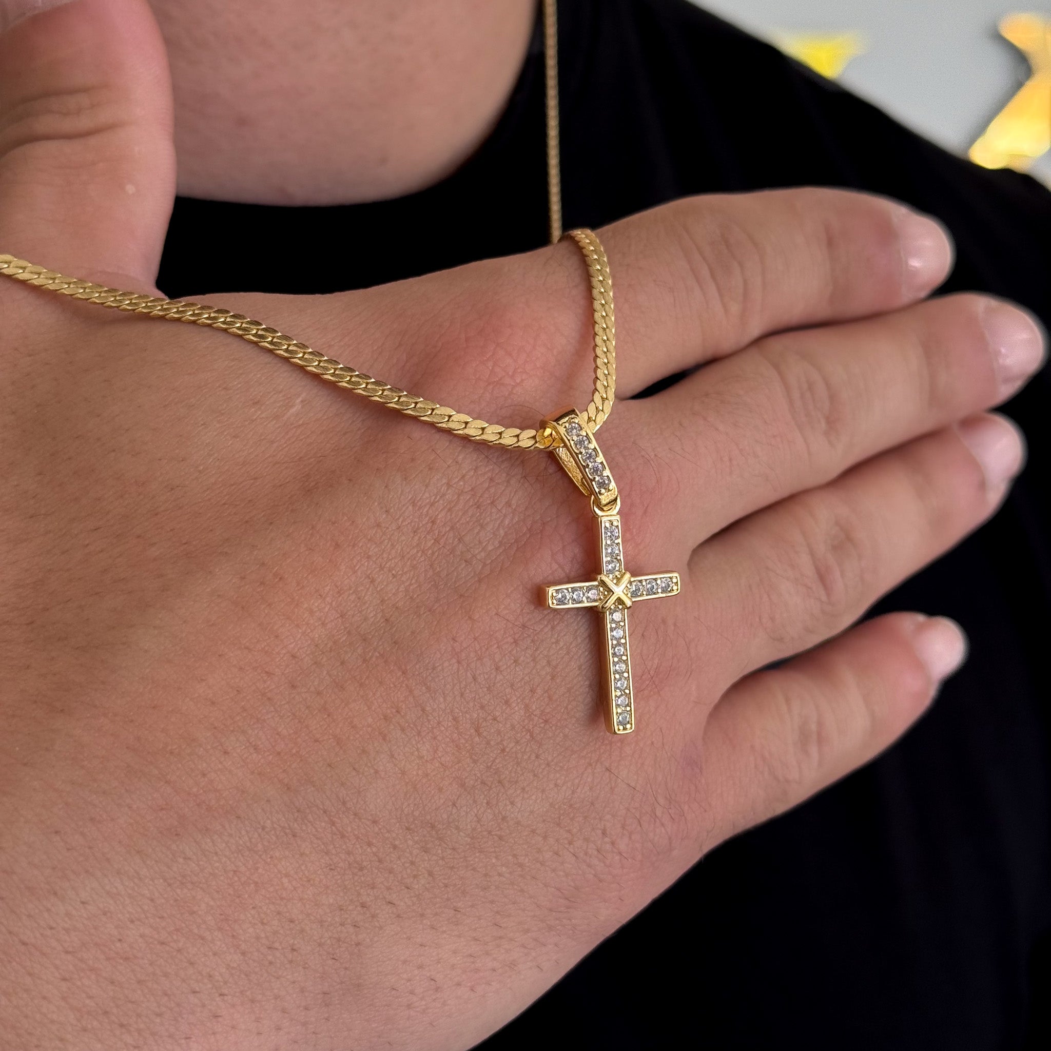 Colar Crucifixo Amarrado - Corrente Grumet Flat Banhado A Ouro 18k