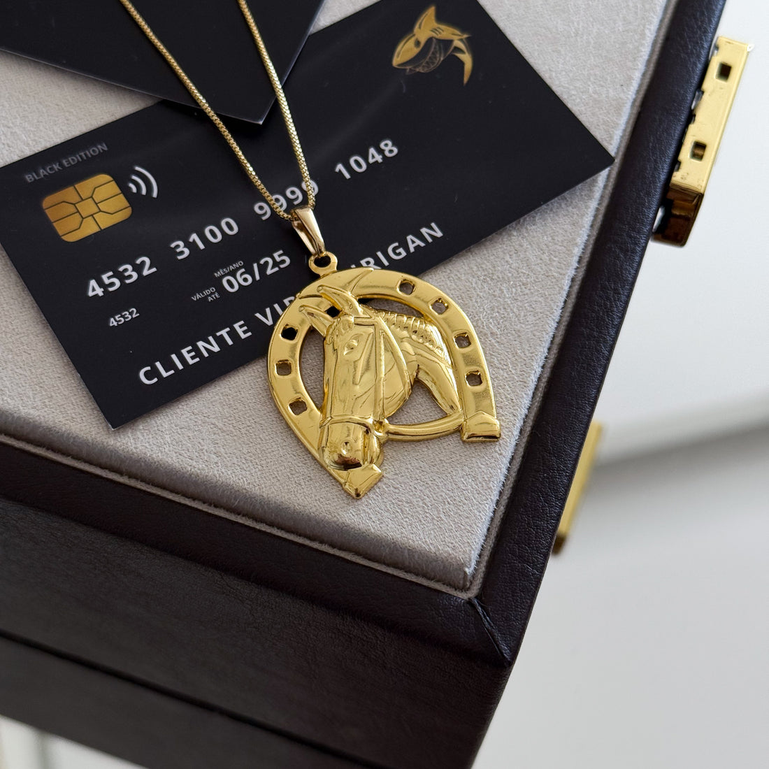 Pingente Ferradura Cavalo Vazado 4x3cm Banhado A Ouro 18k