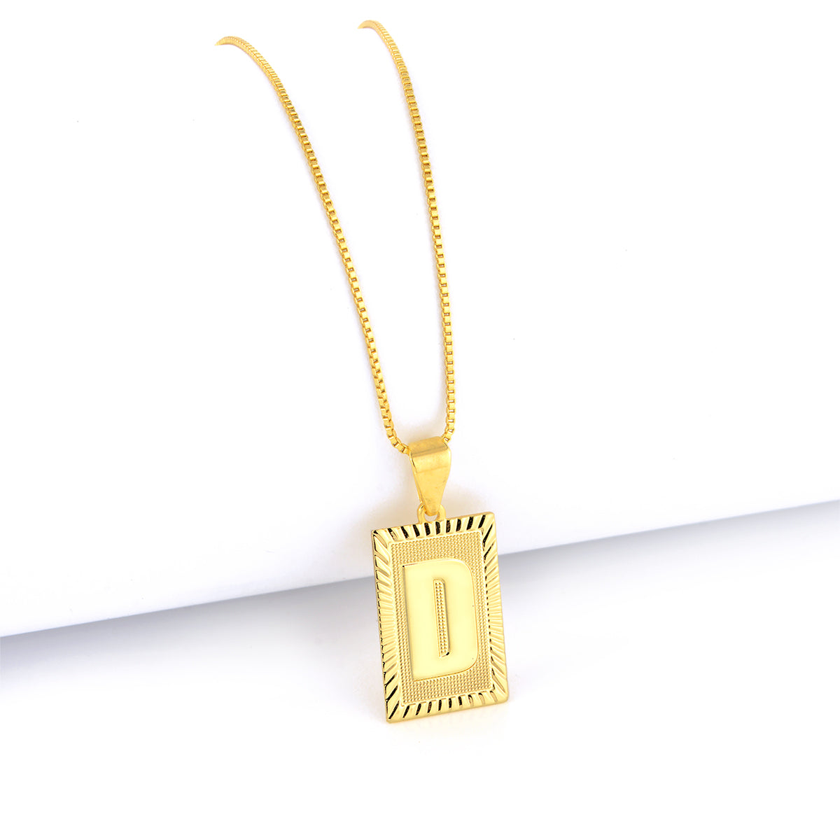 Pingente Plaquinha de Letra 2x1,3cm Banhado A Ouro 18k