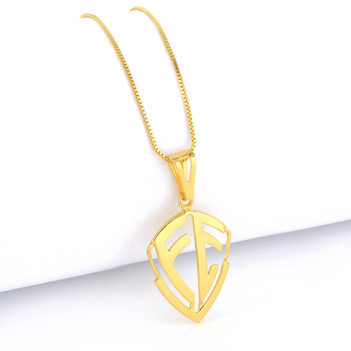 Pingente Escudo De Fé Vazado 2,5x2cm Banhado A Ouro 18k
