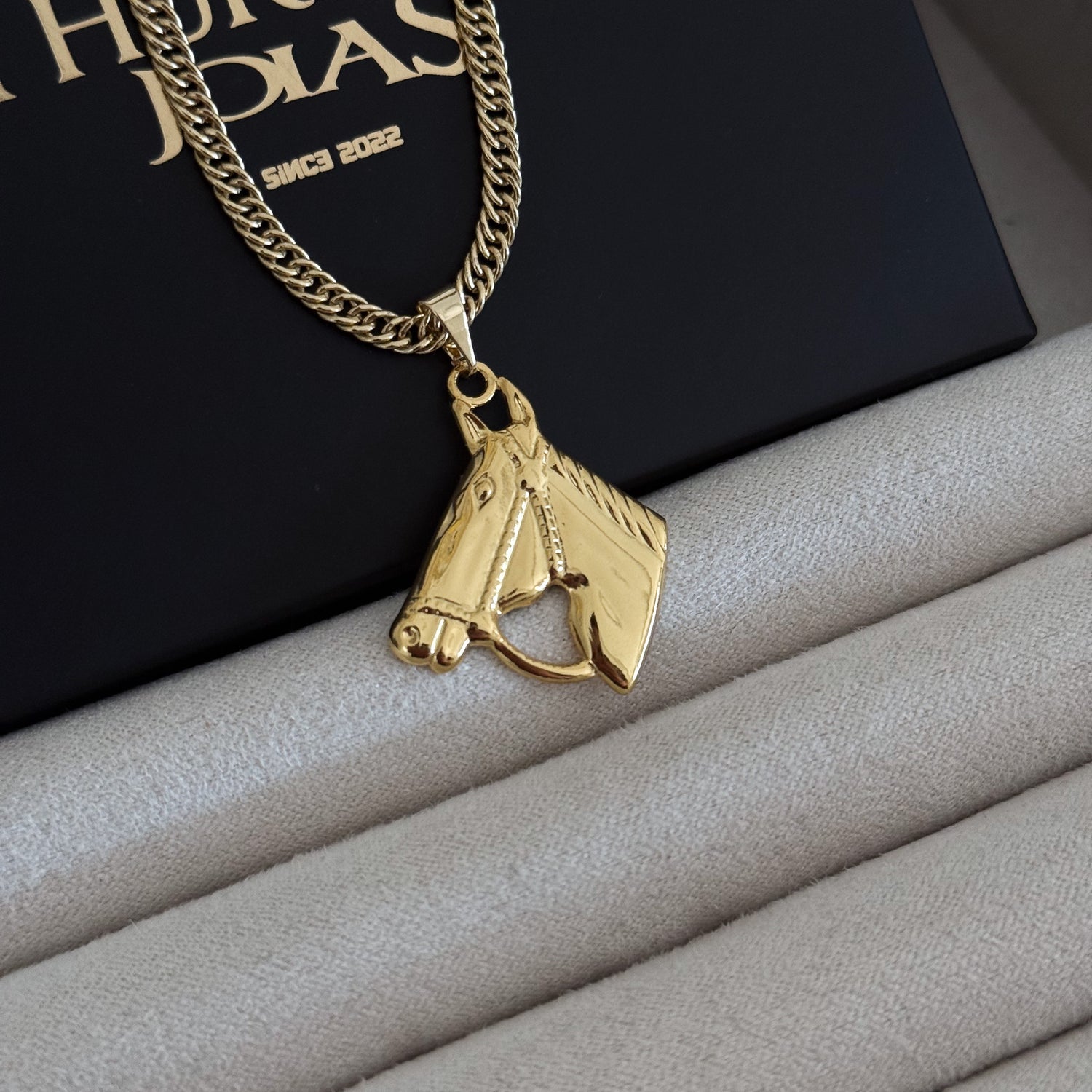 Colar Cavalo - Corrente Lacraia Banhado A Ouro 18k