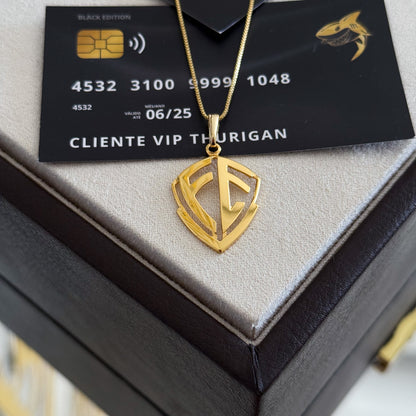 Pingente Escudo De Fé Vazado 2,5x2cm Banhado A Ouro 18k