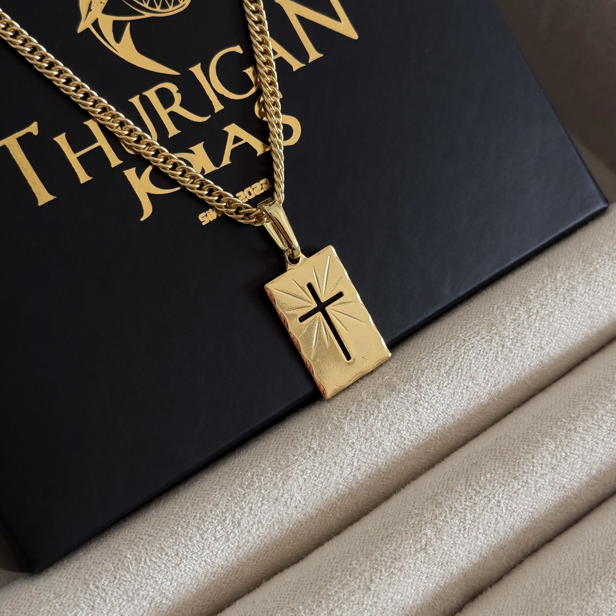 Colar Plaquinha Crucifixo Vazado - Corrente Lacraia Banhado A Ouro 18k