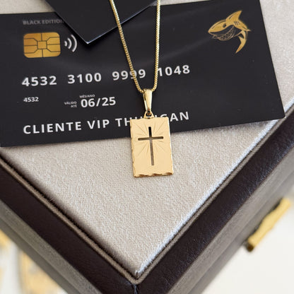 Pingente Plaquinha Crucifixo Vazado 2,0x1,7cm Banhado A Ouro 18k
