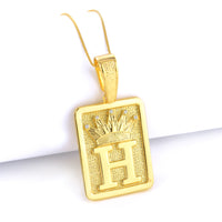 Pingente Plaquinha De Letra Cravejado 4x3cm Banhado A Ouro 18k