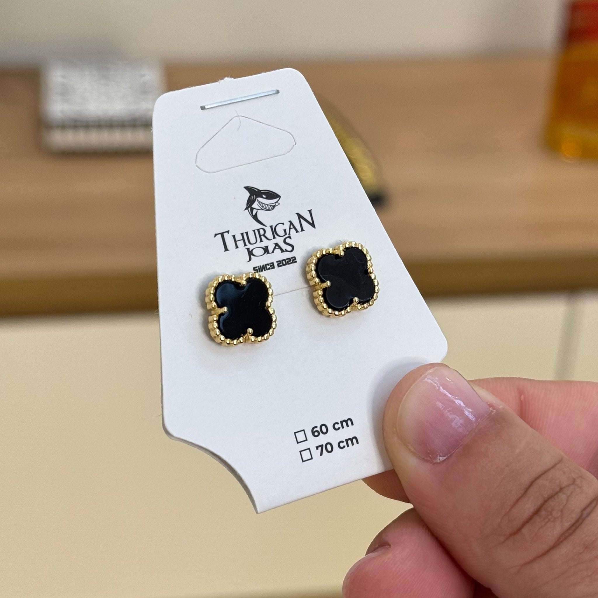Brinco Trevo Ônix Banhado A Ouro 18k