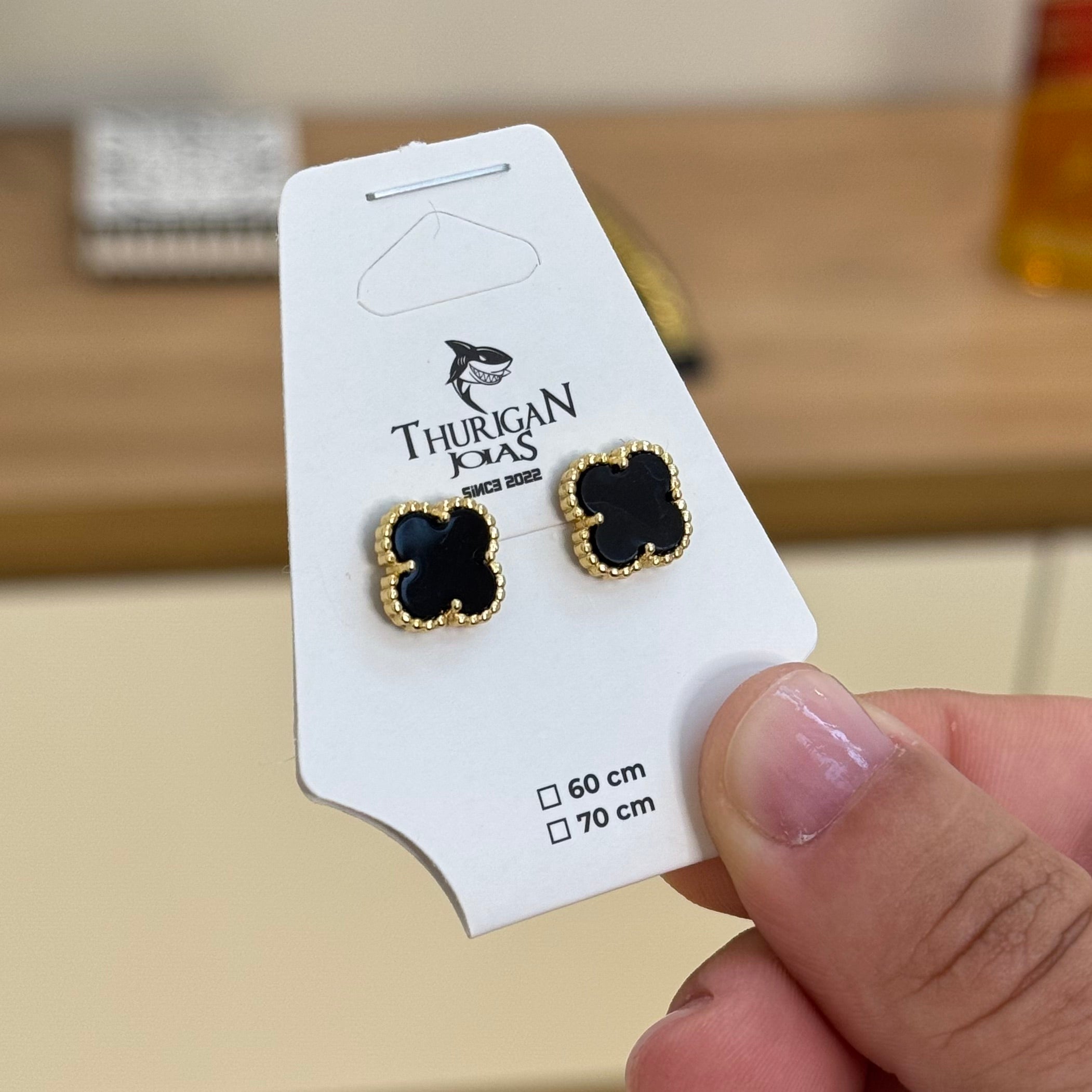 Brinco Trevo Ônix Banhado A Ouro 18k