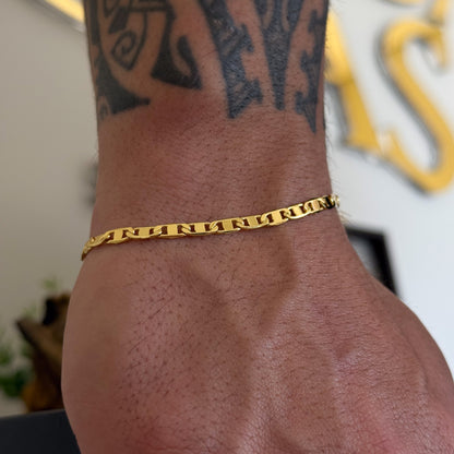 Colar Crucifixo Detalhado Vazado - Corrente Cadeado Alongado e Pulseira Piastrine Banhado A Ouro 18k