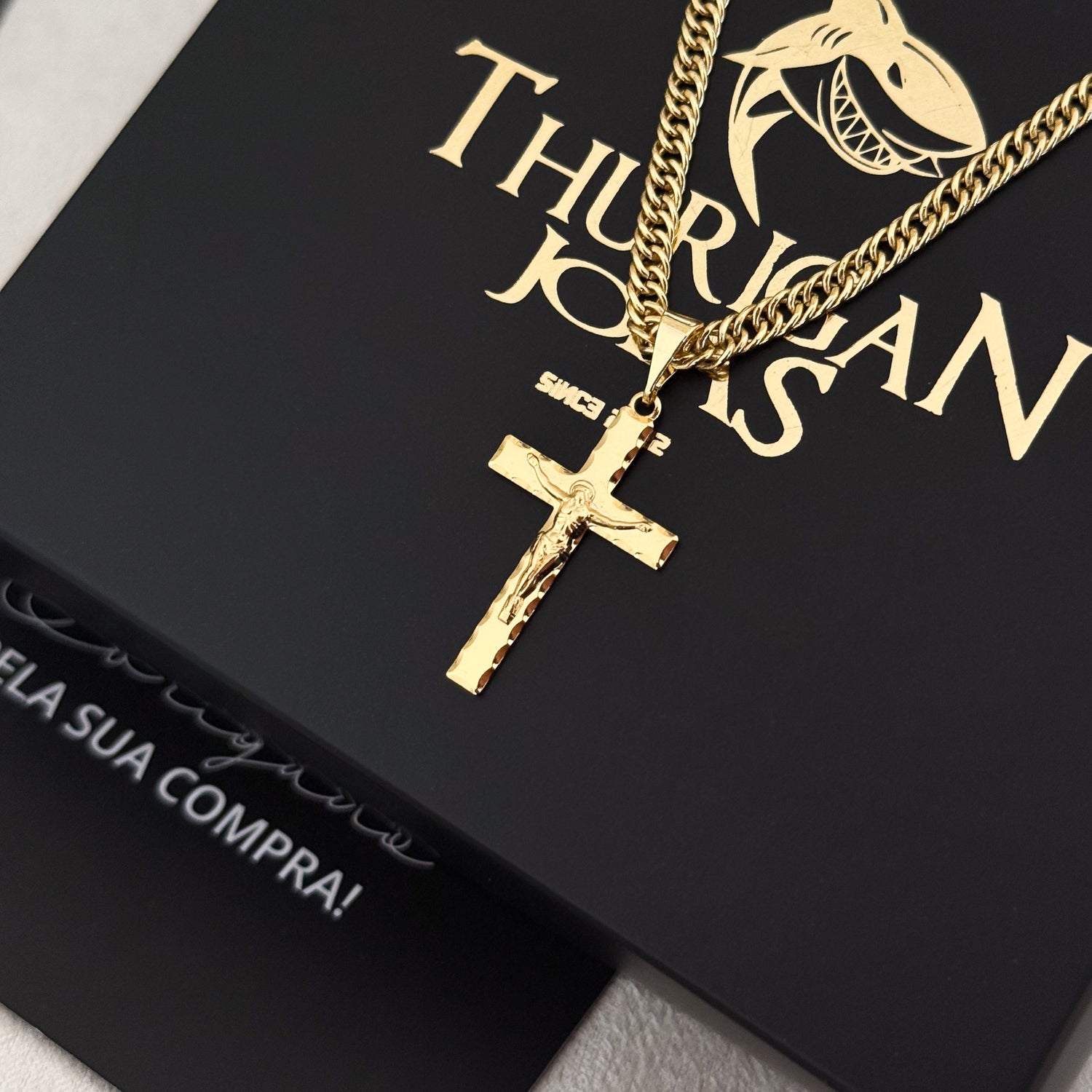 Colar Crucifixo Jesus Na Cruz 3D - Corrente Lacraia Banhado A Ouro 18k