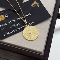Pingente Medalha Espírito Santo Características 2,5x2,5cm Banhado A Ouro 18k