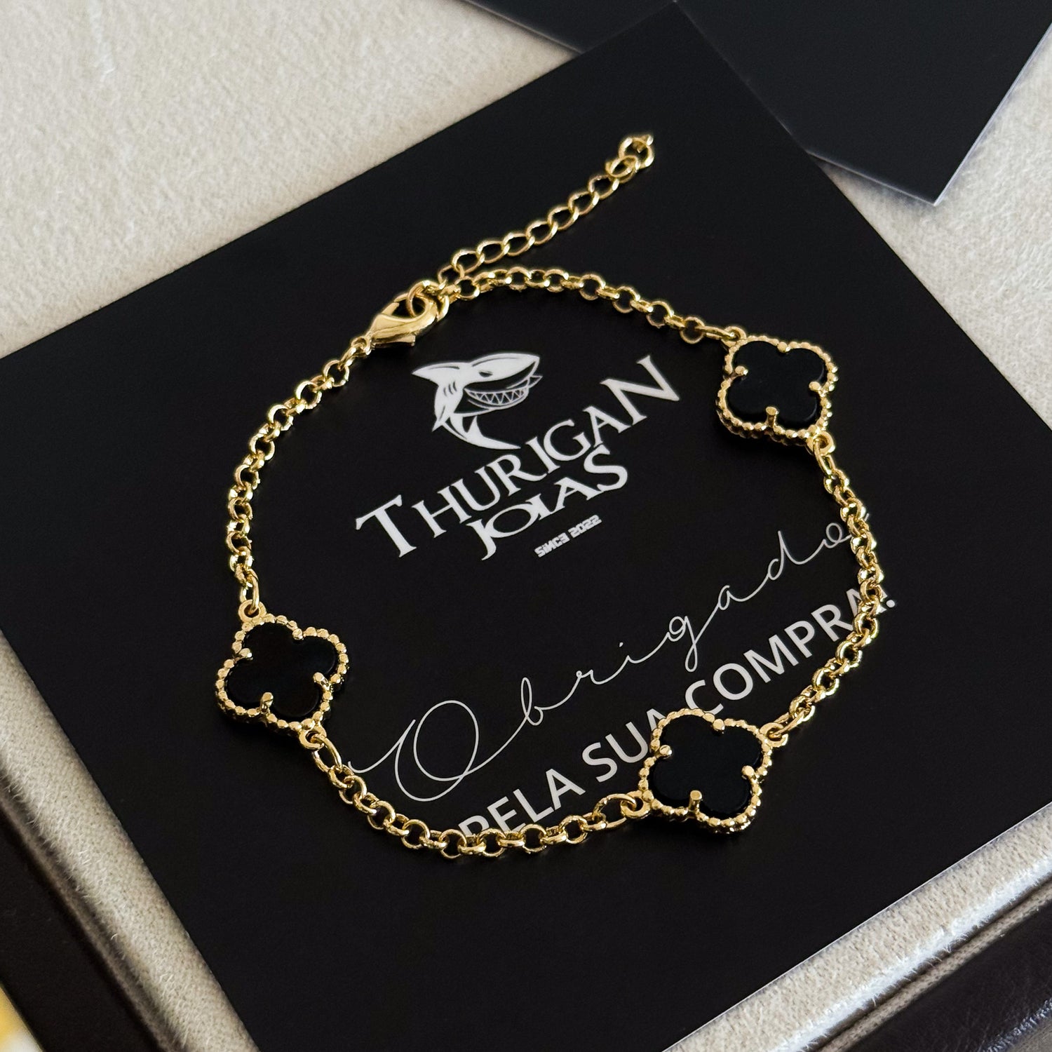 Pulseira Elo Português 2mm Trevo Ônix Banhado A Ouro 18k