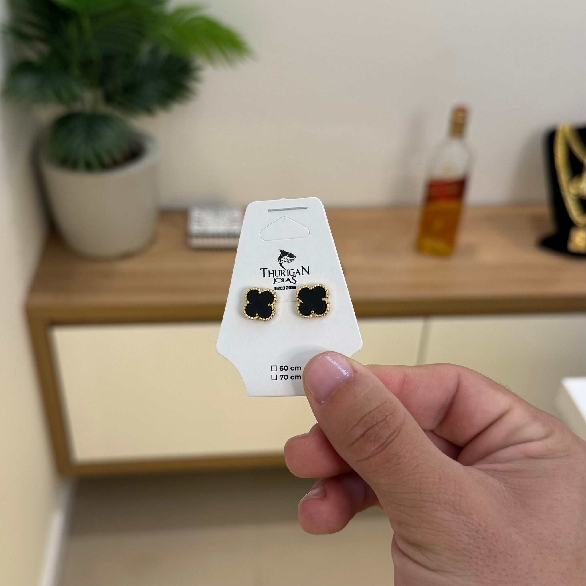 Brinco Trevo Ônix Banhado A Ouro 18k