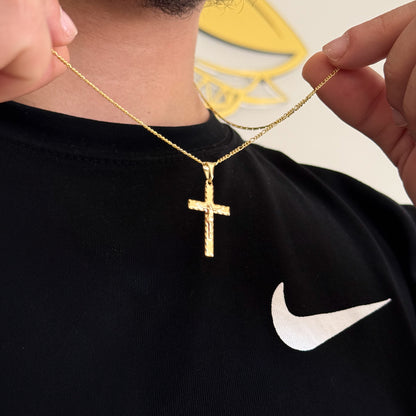 Colar Crucifixo Jesus Na Cruz 3D - Corrente 3 Por 1 Fígaro e Pulseira Piastrine Banhado A Ouro 18k