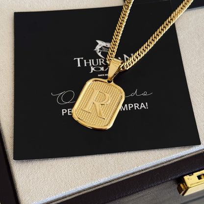 Colar Plaquinha De Letra - Corrente Lacraia 4mm Banhado A Ouro 18k