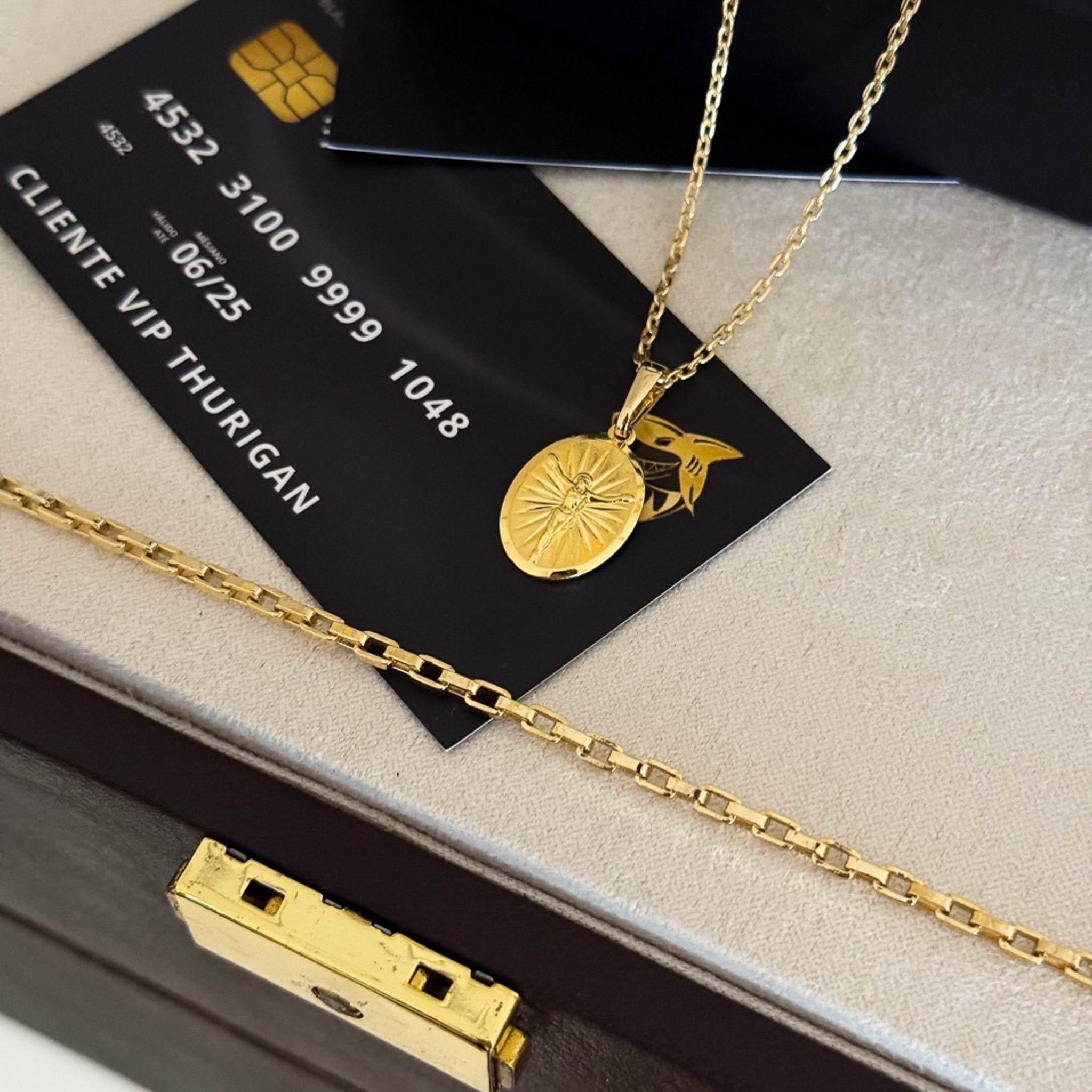 Colar Plaquinha Oval Jesus - Corrente Cadeado e Pulseira Veneziana Banhado A Ouro 18k