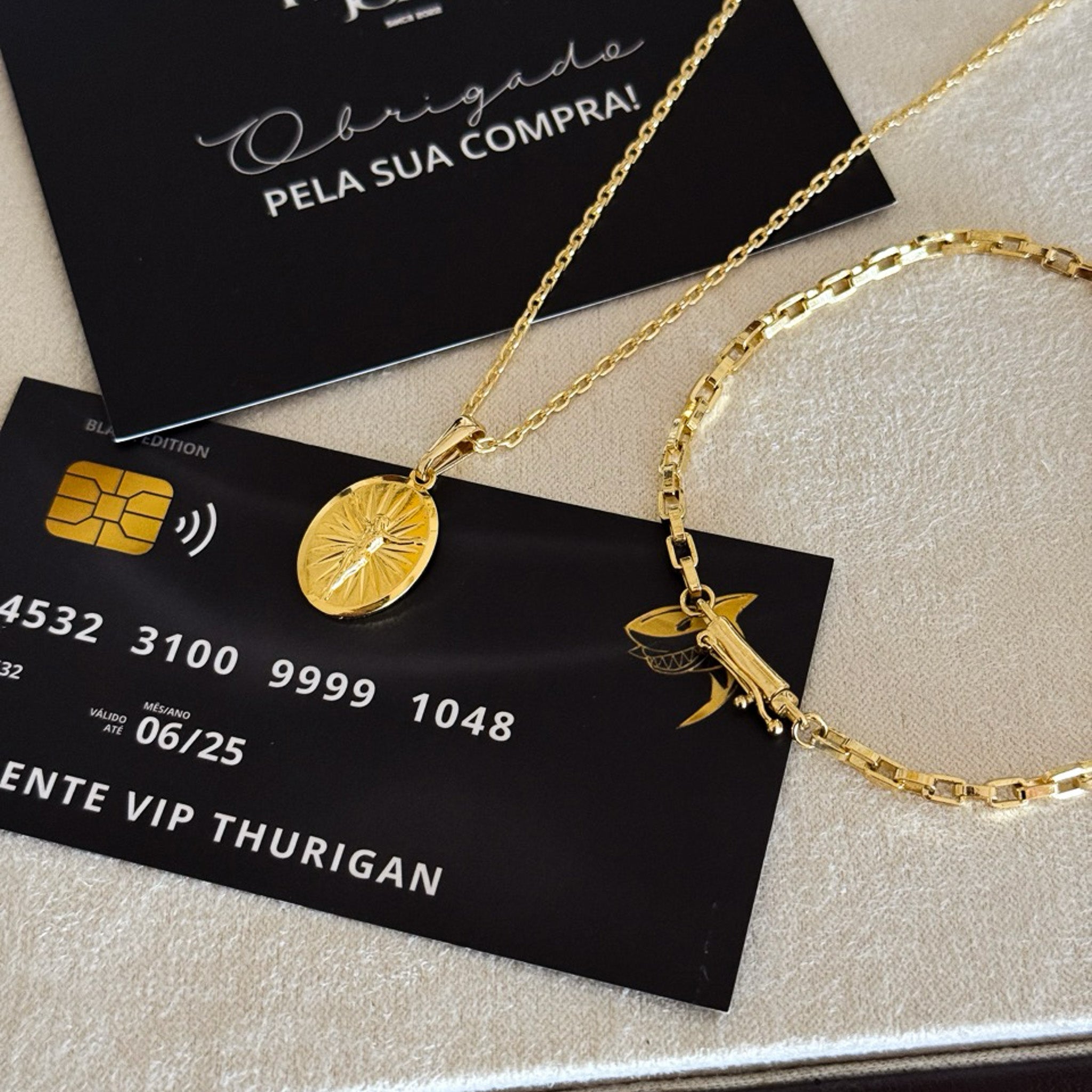 Colar Plaquinha Oval Jesus - Corrente Cadeado e Pulseira Veneziana Banhado A Ouro 18k