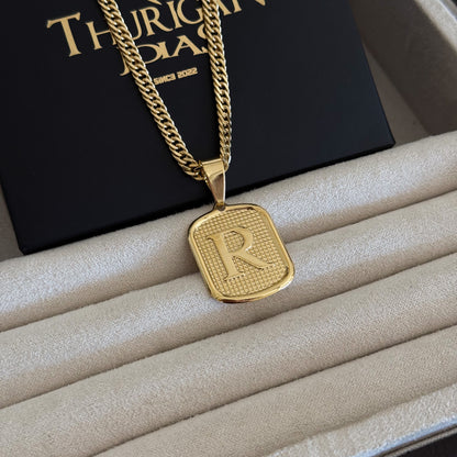 Colar Plaquinha De Letra - Corrente Lacraia 4mm Banhado A Ouro 18k