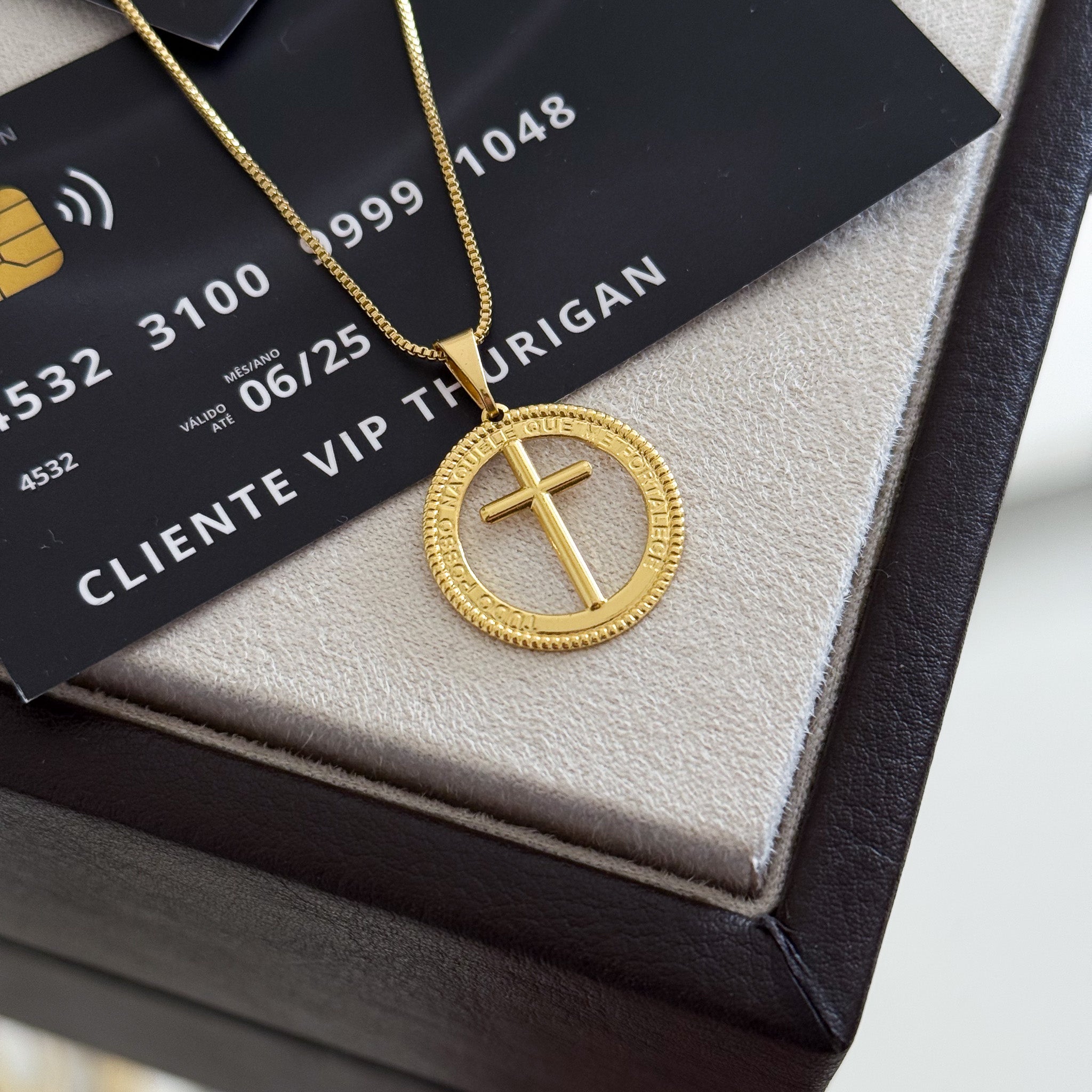 Pingente Medalha Com Crucifixo 2x2cm Banhado A Ouro 18k