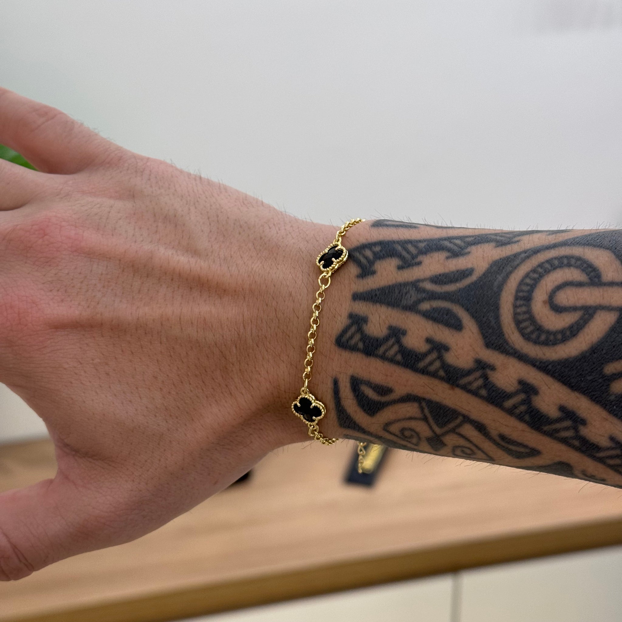 Pulseira Elo Português 2mm Trevo Ônix Banhado A Ouro 18k