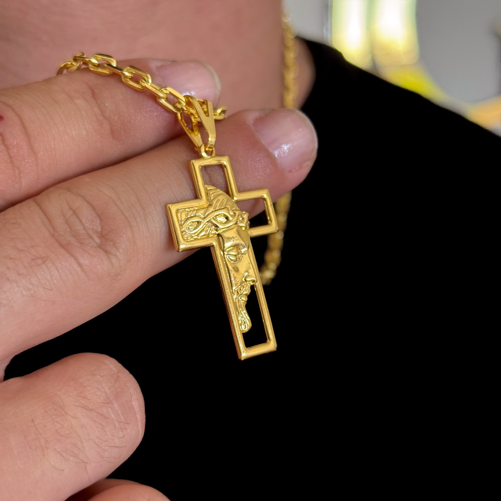 Colar Crucifixo Com Jesus Vazado - Corrente e Pulseira Cadeado Banhado A Ouro 18k