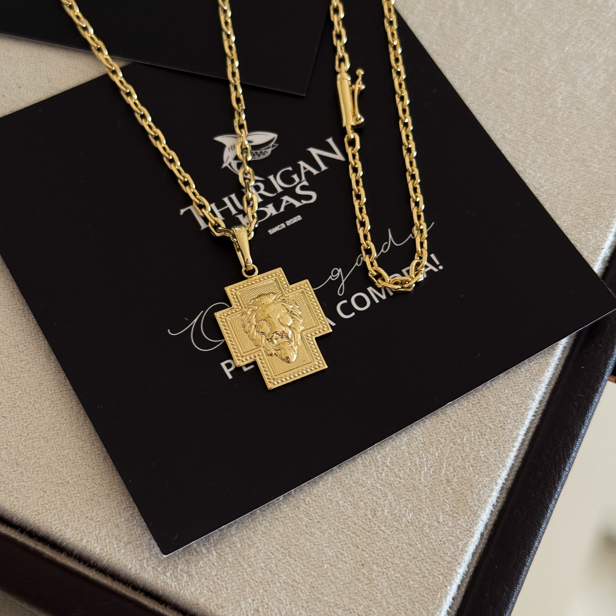 Colar Crucifixo Leão Judá - Corrente e Pulseira Cadeado 2mm Banhado A Ouro 18k