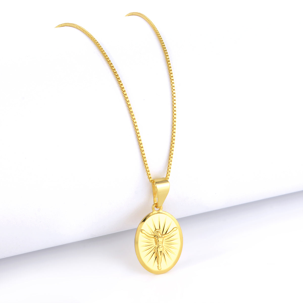Pingente Plaquinha Oval Jesus 1,7x1,4cm Banhado A Ouro 18k