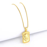 Pingente Plaquinha Leão de Judá 2x1,5cm Banhado A Ouro 18k
