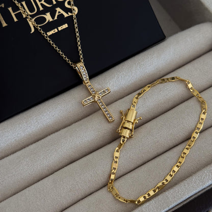 Colar Crucifixo Amarrado Cravejado - Corrente Elo Português e Pulseira Piastrine Banhado A Ouro 18k