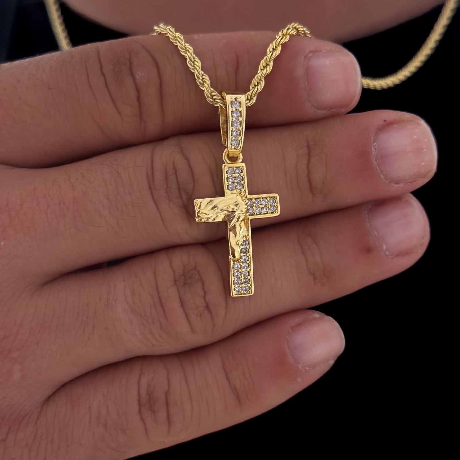 Colar Crucifixo Face De Cristo Cravejado P - Corrente e Pulseira Baiana Banhado A Ouro 18k