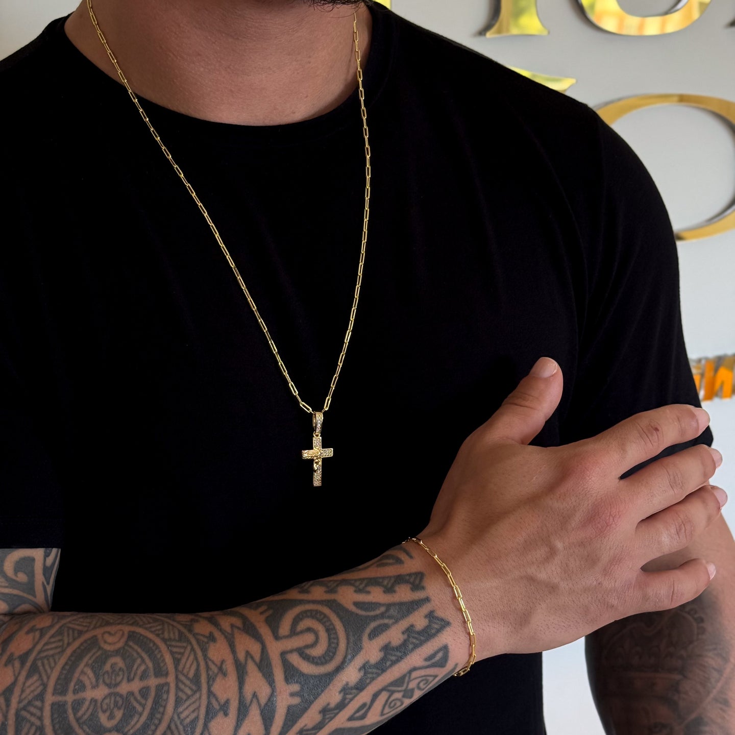 Colar Face De Cristo Cravejado P - Corrente e Pulseira Cadeado Alongado Banhado A Ouro 18k