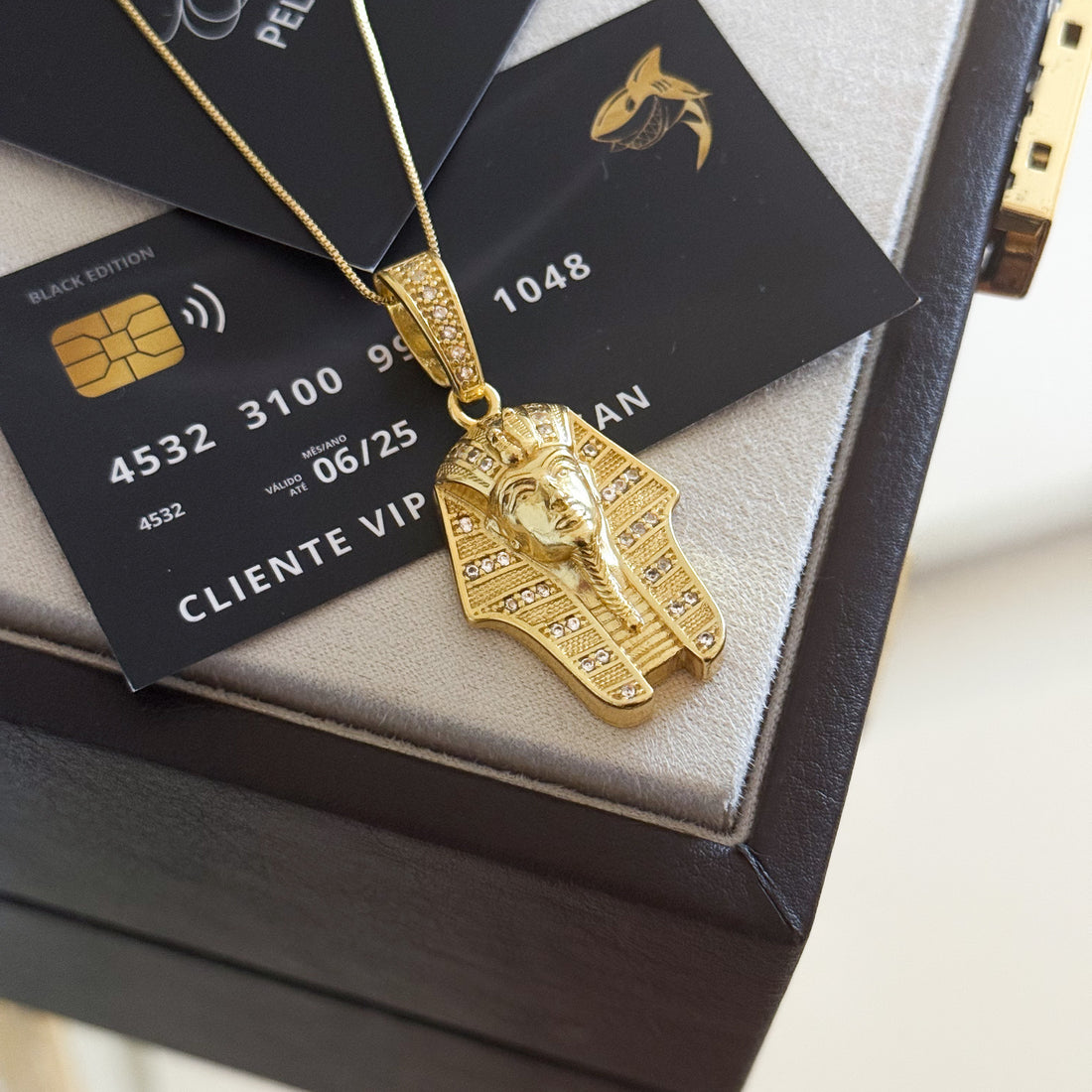 Pingente Faraó Cravejado 4x2cm Banhado A Ouro 18k