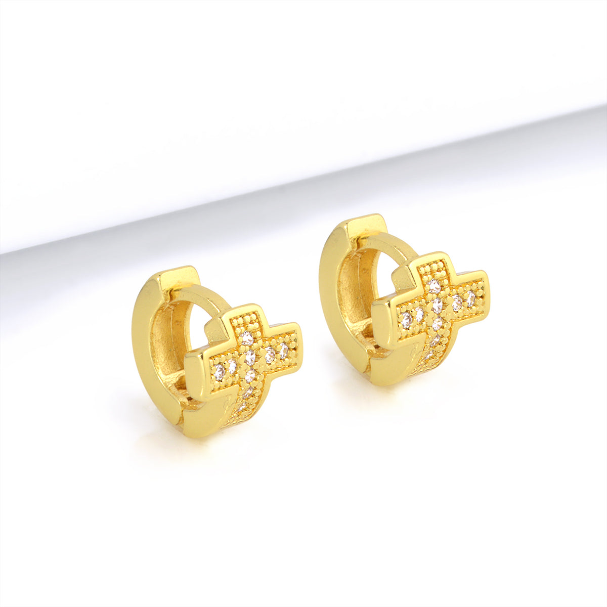 Brinco Crucifixo Argola Cravejado Banhado A Ouro 18k