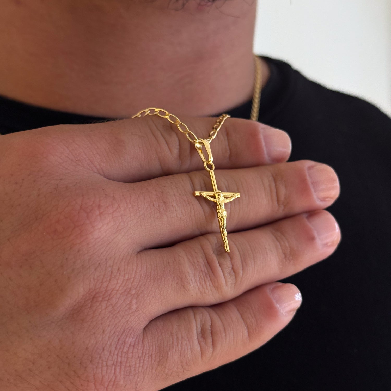 Colar Crucifixo Palito Jesus P - Corrente e Pulseira Grumet Alongada Banhado A Ouro 18k