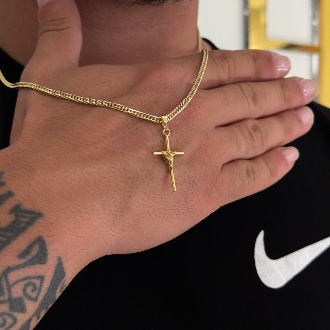 Colar Crucifixo Palito P - Corrente Lacraia Banhado A Ouro 18k