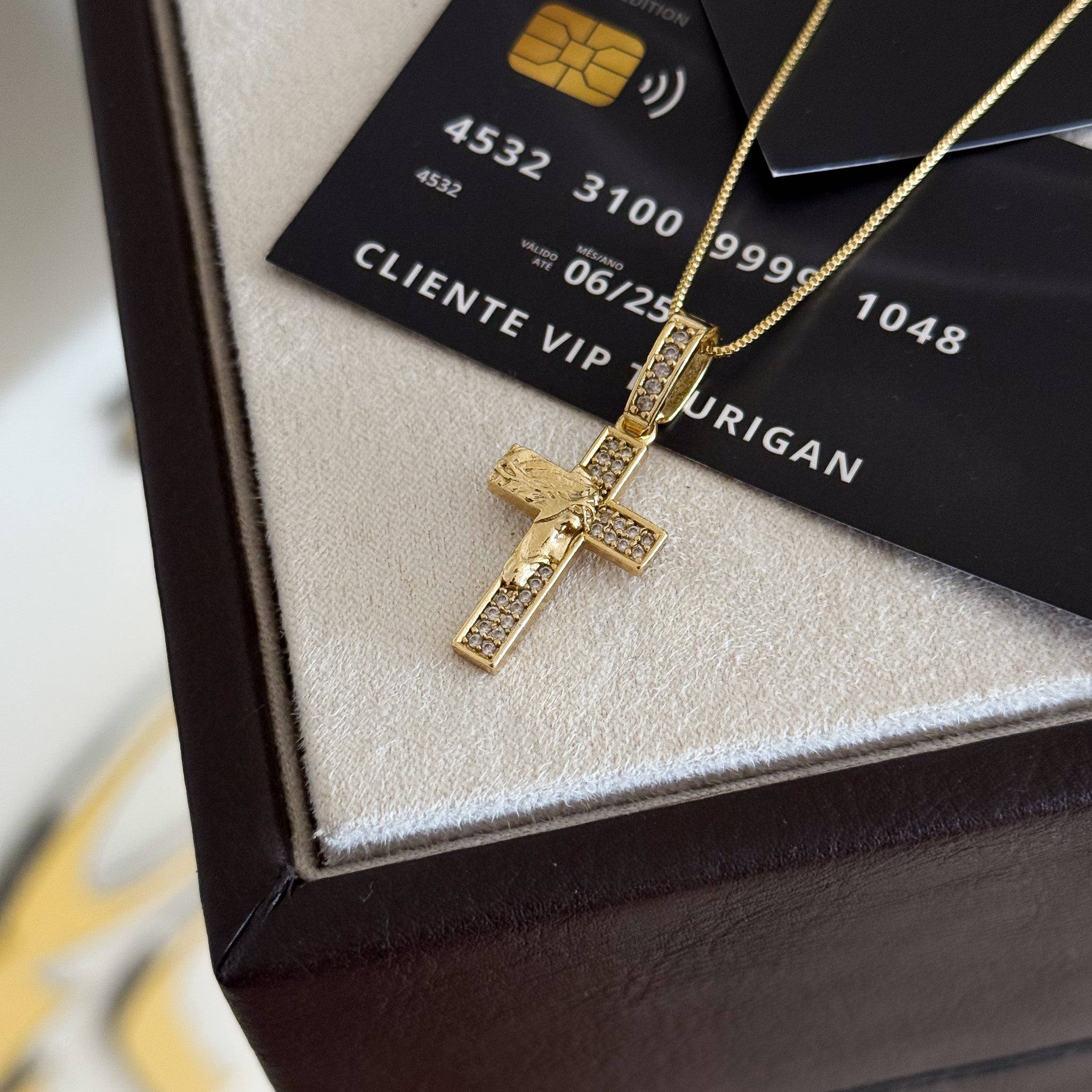 Pingente Crucifixo Face de Cristo Cravejado P 2,5x1,5cm Banhado A Ouro 18k