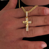 Colar Crucifixo Face De Cristo Cravejado P - Corrente e Pulseira Lacraia Banhado A Ouro 18k
