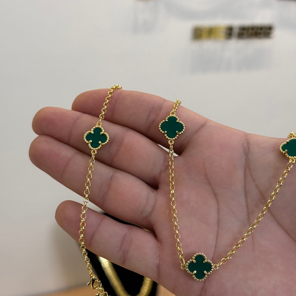 Kit Corrente e Pulseira Elo Português 2mm Trevo Esmeralda Banhado A Ouro 18k