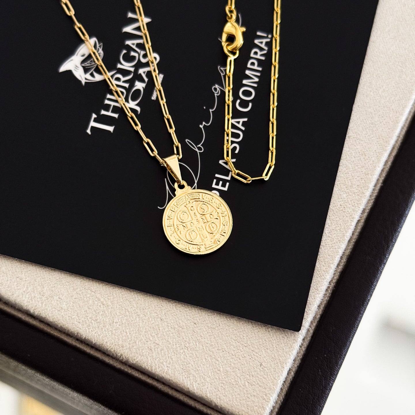 Colar Medalha De São Bento - Corrente e Pulseira Cadeado Alongado Banhado A Ouro 18k