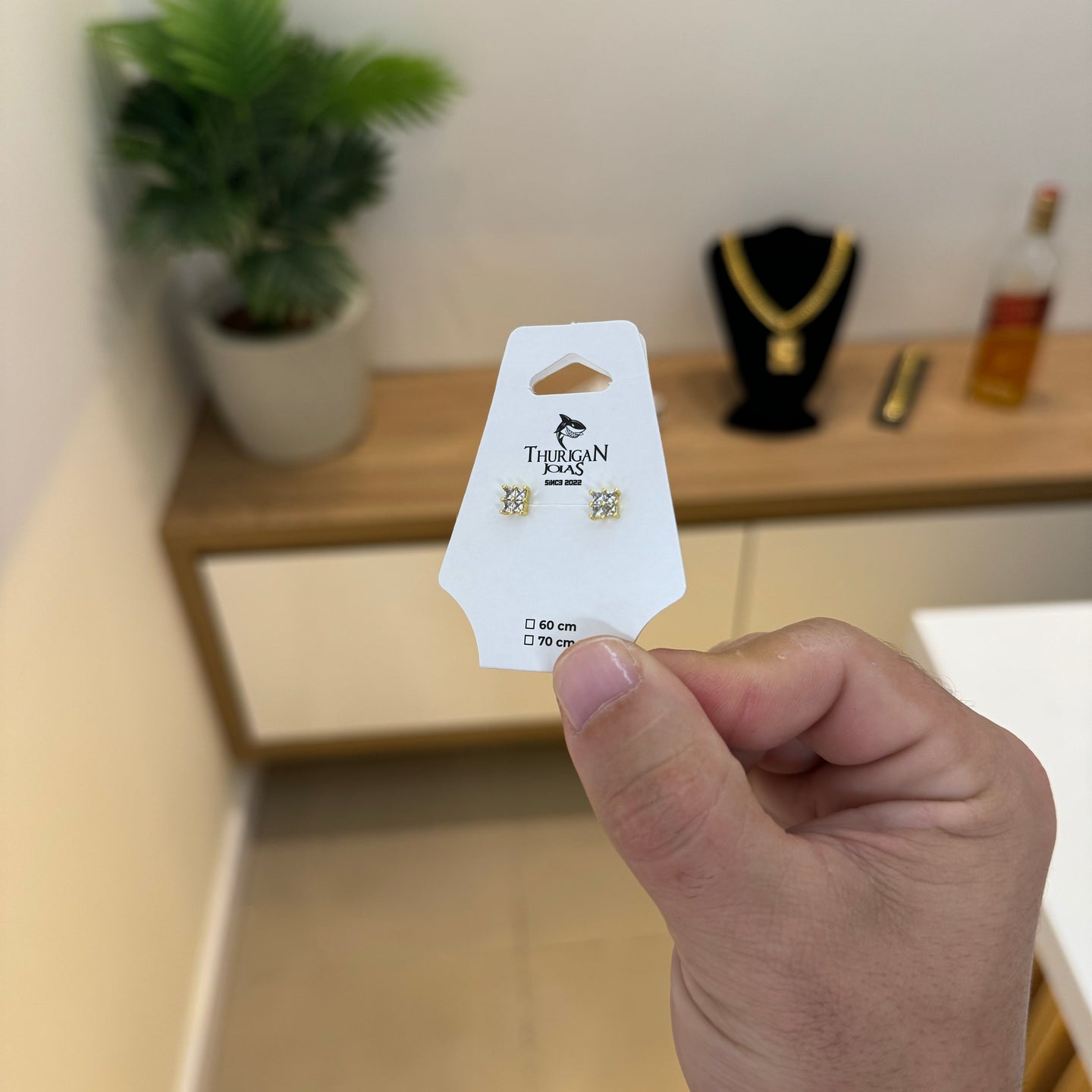 Brinco Coroa Ponto de Luz Quadrado Banhado A Ouro 18k