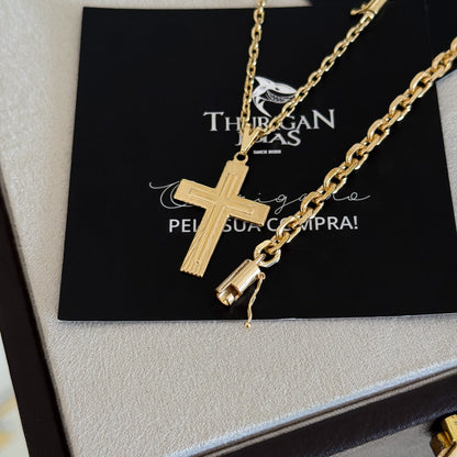 Colar Crucifixo Em Alto Relevo - Corrente e Pulseira Cadeado Banhado A Ouro 18k