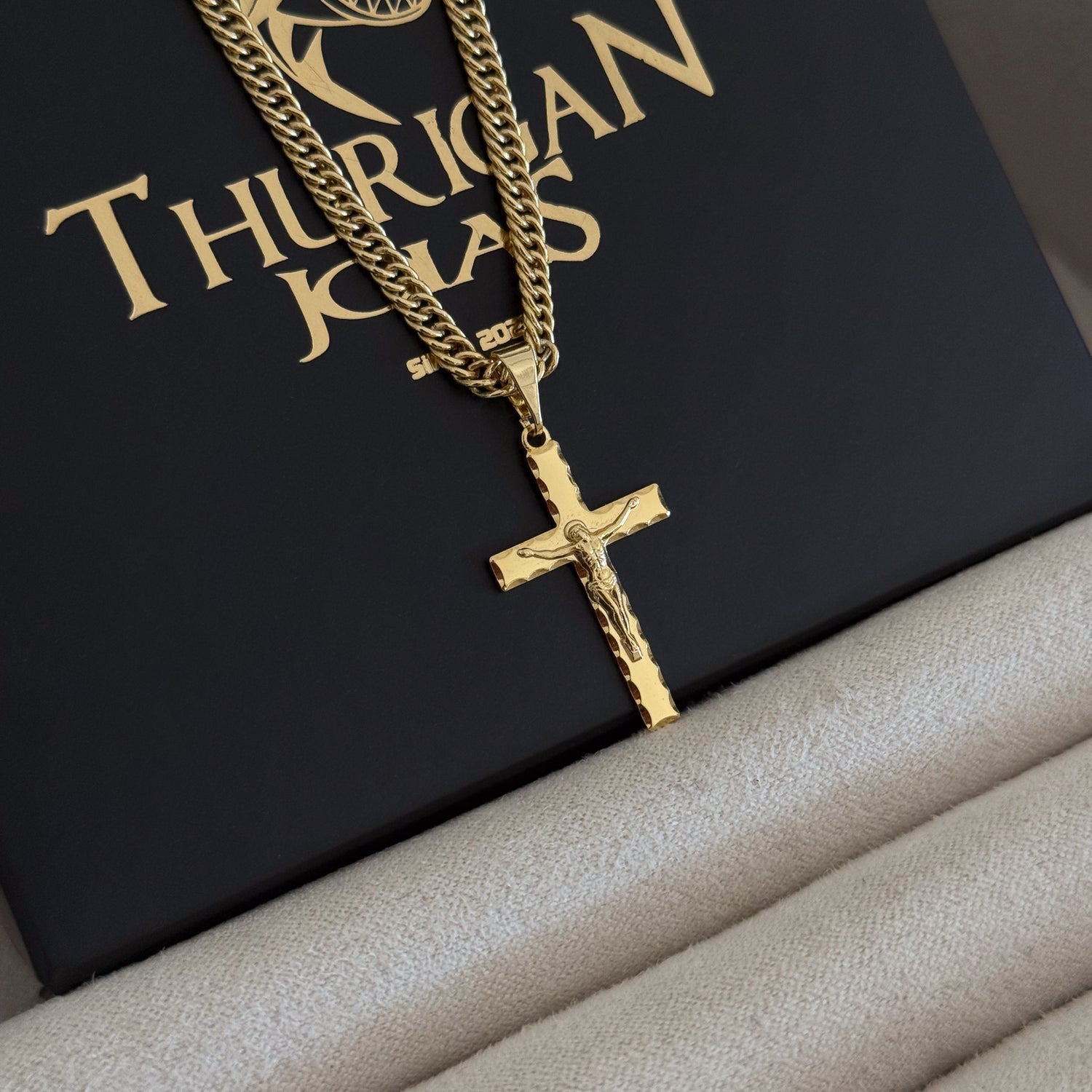 Colar Crucifixo Jesus Na Cruz 3D - Corrente Lacraia Banhado A Ouro 18k